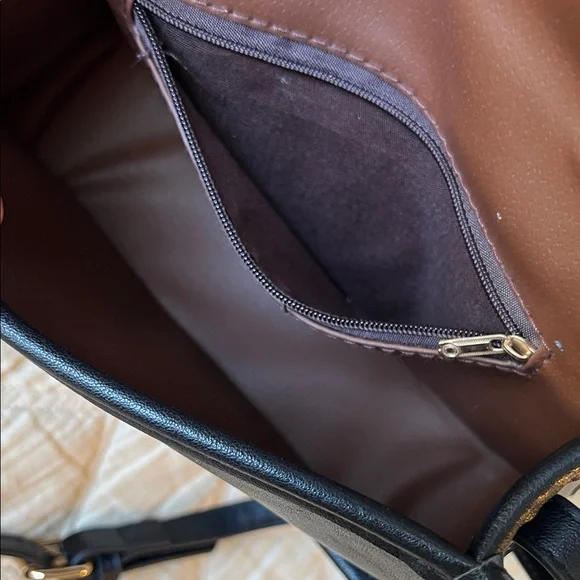 Black Crossbody Fashion Bag - Picture 4 of 9